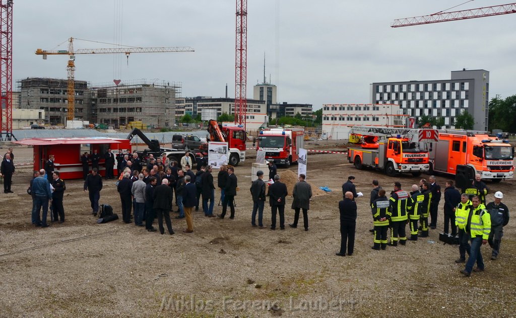 Erster Spatenstich Neues Feuerwehrzentrum Koeln Kalk Gummersbacherstr P059.JPG - Miklos Laubert